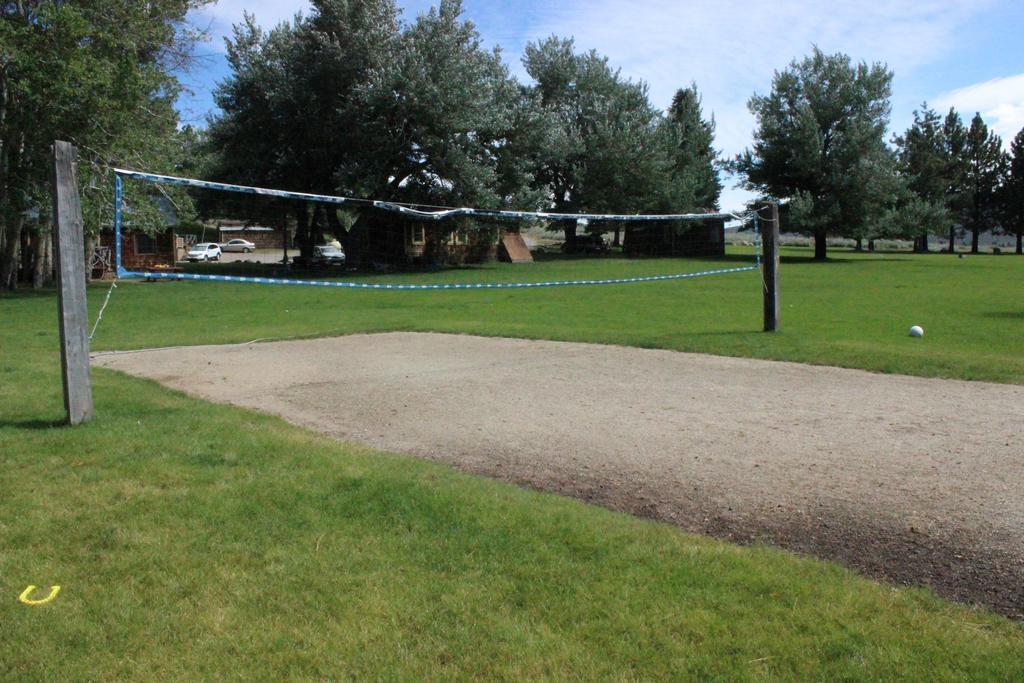 Twin Lakes Resort Bridgeport Bagian luar foto