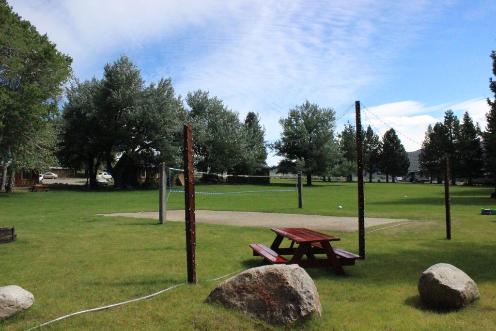 Twin Lakes Resort Bridgeport Bagian luar foto