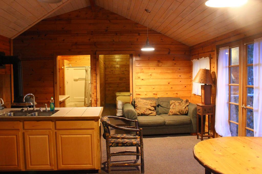 Twin Lakes Resort Bridgeport Ruang foto